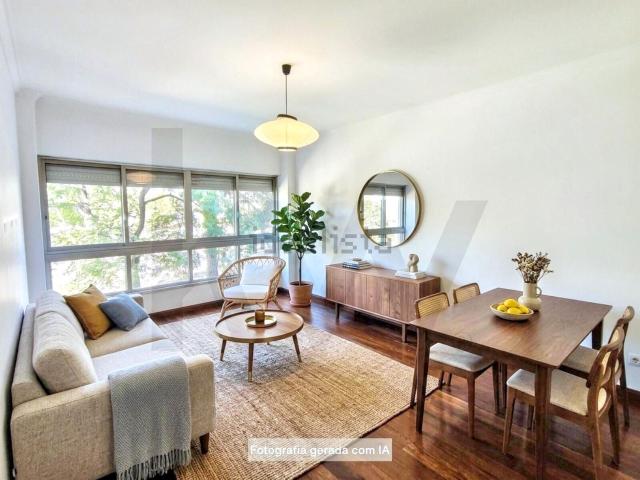 Apartamento, Laranjeiro e Feijó