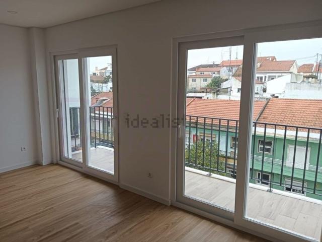 Apartamento, Laranjeiro e Feijó