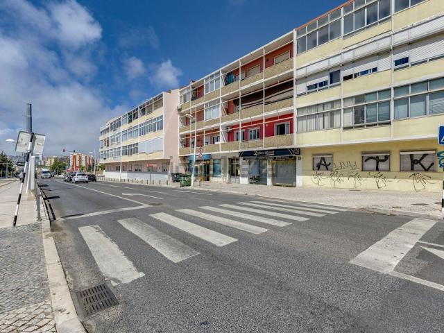 Apartamento, Laranjeiro e Feijó