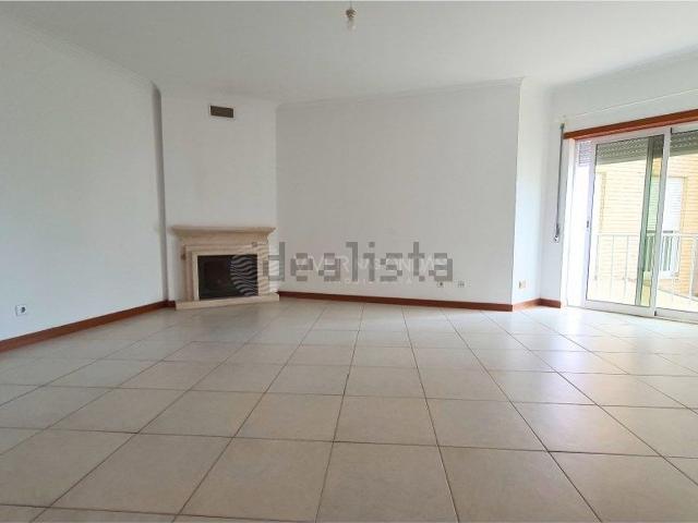 Apartamento, Laranjeiro e Feijó