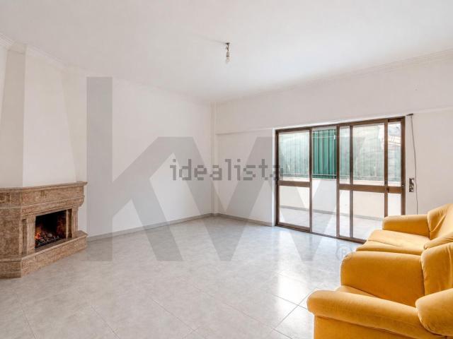 Apartamento, Laranjeiro e Feijó