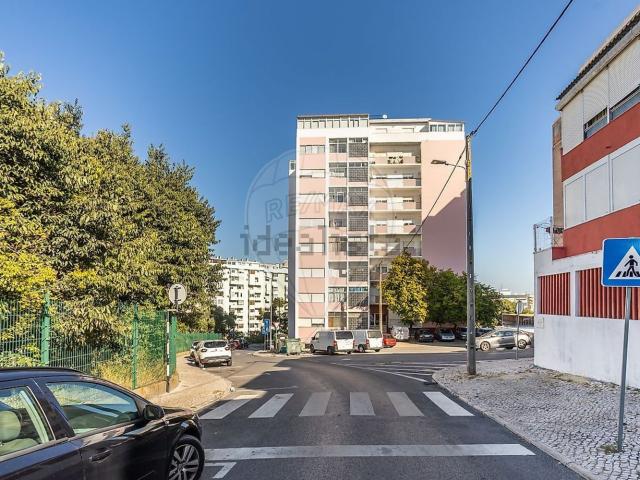 Apartamento, Laranjeiro e Feijó
