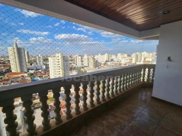 Apartamento localizado no Edifício Acacia com 3 dormitórios e 2 vagas de garagem