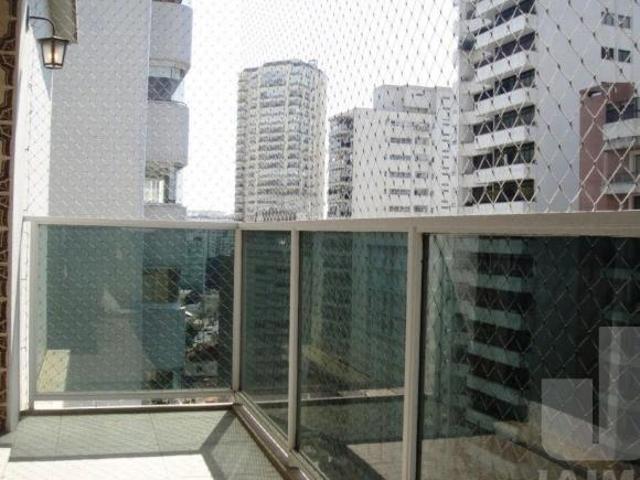 Apartamento localizado em área residencial, silencioso, próximo ao comercial local