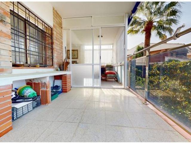 Apartamento luminoso con piscina y parking. El Poal, Castelldefels