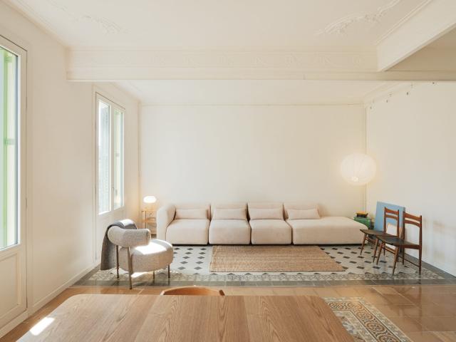 Apartamento luminoso renovado de época con balcones en Sant. 120m² Barcelona