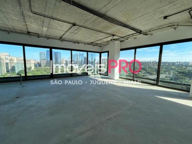 Apartamento Luxuoso com 472m² e Vista Exclusiva para o Parque do Povo / Itaim Bibi
