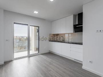 Apartamento à venda em Estrada Municipal De Pinhal Do Forno - Sala multiuso