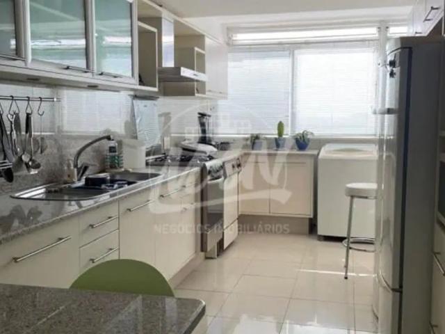 Apartamento mobiliado, 3 dormitórios, 1 escritório, sala ampla integrada, cozinha completa, dispensa, dependencia de empregada. Prédio com portaria, 2 elevadores, 01 vaga de garagem. 51.984102873 ou 5