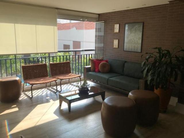 Apartamento mobiliado, 3 suítes, 3 vagas, varanda gourmet
