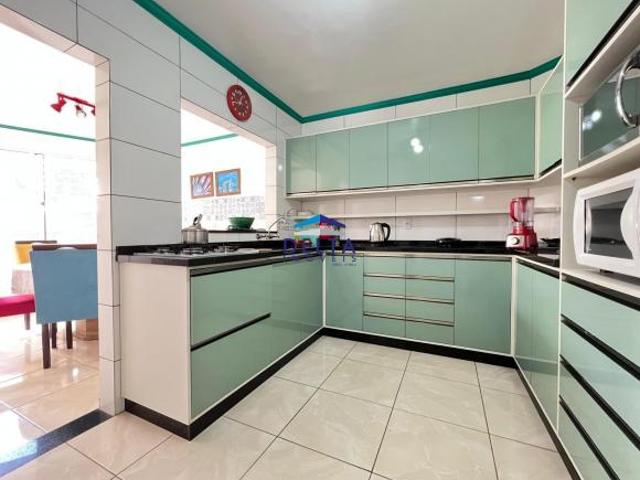 Apartamento mobiliado 4 dormitorios com vaga á venda no Centro de Torres/RS