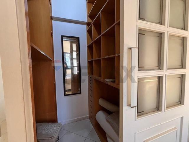 Apartamento mobiliado com varanda, sala de TV e 2 vagas em Pinheiros