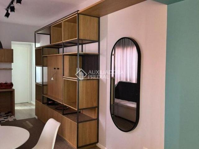 Apartamento mobiliado com 01 quarto e Box de Garagem