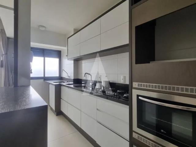 Apartamento mobiliado com 1 quarto e sacada com churrasqueira no Centro