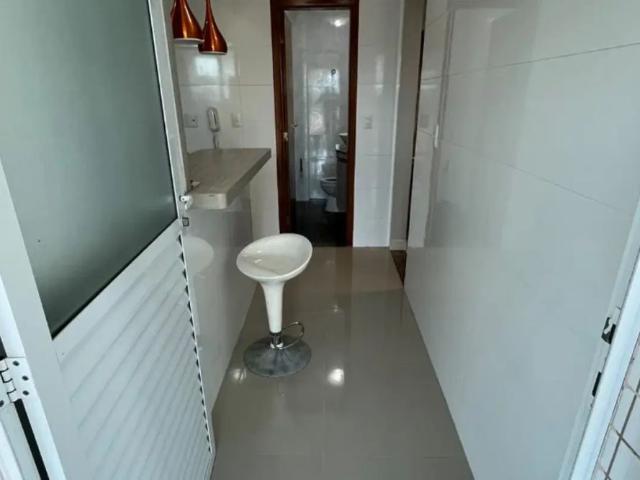 Apartamento mobiliado com 2 suítes disponível para locação na Tupi