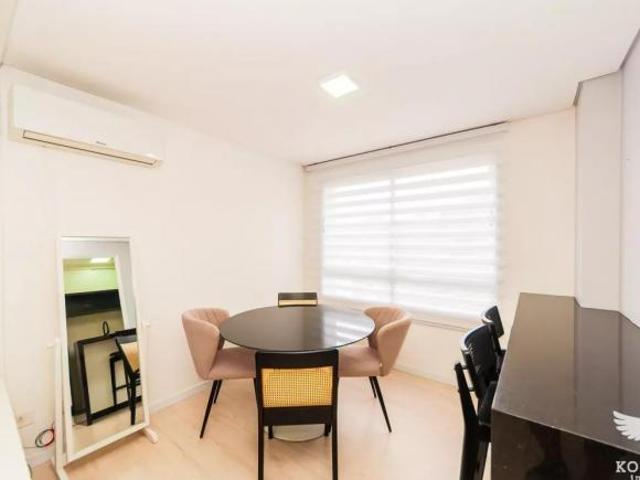 Apartamento Mobiliado com 2 vagas de garagem em SANTA FELICIDADE com 94,36m²