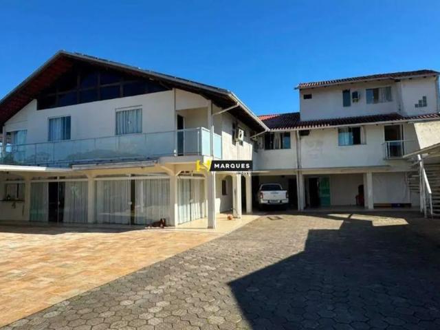 Apartamento Mobiliado com 3 Dormitórios e Piscina no Guanabara