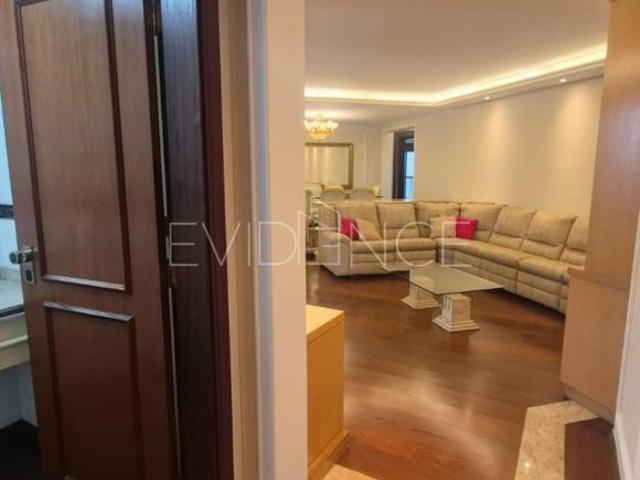 Apartamento mobiliado com 3 dormitórios, suíte e 3 vagas no Jardim Anália Franco