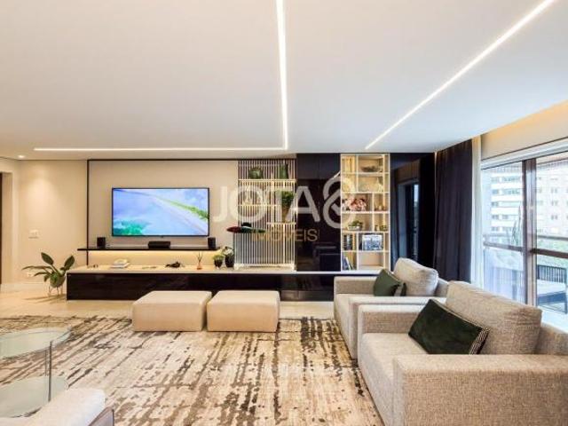 APARTAMENTO MOBILIADO CABRAL 4 DORMITORIOS 2 SUITES