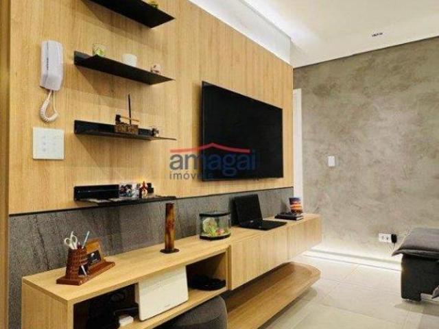 Apartamento mobiliado à venda de 2 quartos com suíte em localização privilegiada de São José dos Cam