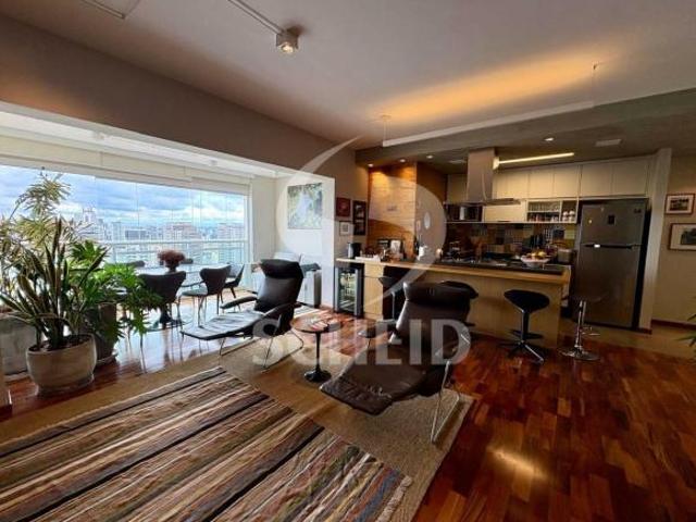 Apartamento mobiliado à venda no Brooklin com 1 suíte e 2 vagas de garagem
