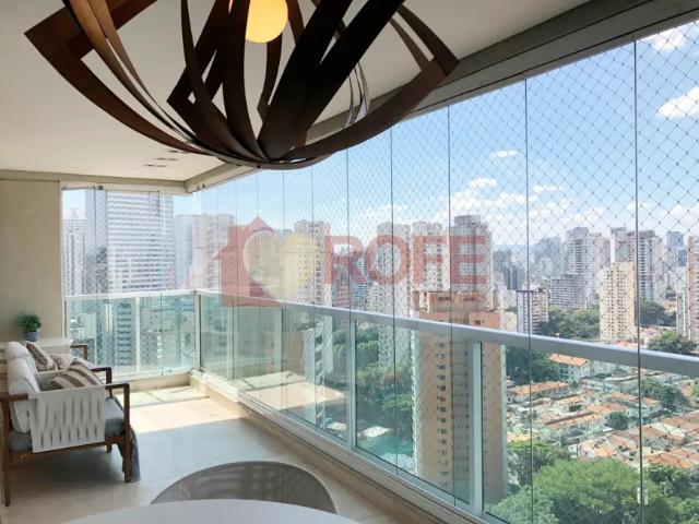 Apartamento de 198 m² com 3 suítes para venda e locação no Brooklin. Andar alto. Vista livre