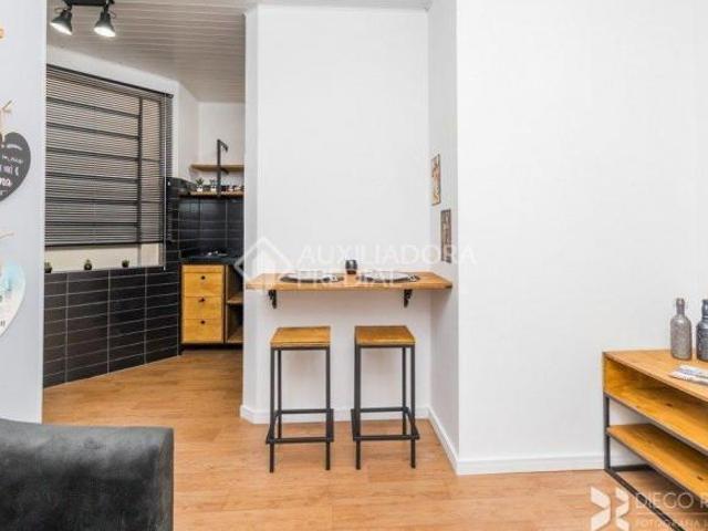 Apartamento mobiliado de 1 quarto para investimento imóvel locado à venda no bairro Centro Históri