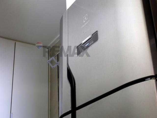 Apartamento mobiliado e equipado com 55m com 2 quartos, sendo 1 suíte, área de serviço, wc social e cozinha equipada