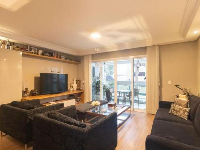 Apartamento Mobiliado em Cond. Clube com 3 suítes para venda 160m2 Água Verde, Curitiba PR