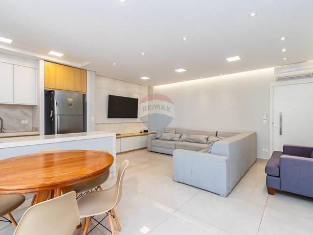 Apartamento mobiliado face norte no Edifício Singular Champagnat com 3 suítes e 3 vagas de garagem por R$ 7.800,00 no Bigorrilho, Curitiba/PR