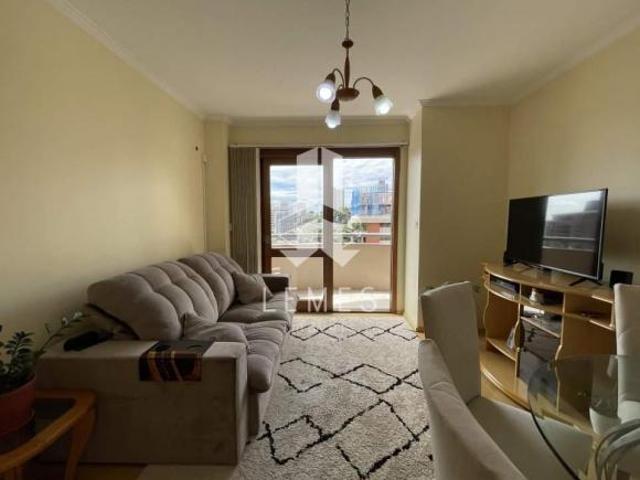 APARTAMENTO MOBILIADO! MEDINDO 95,15m² DE ÁREA PRIVATIVA. COMPOSTO POR: 02 DOR