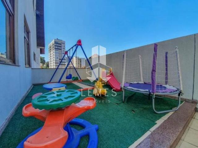 APARTAMENTO MOBILIADO! MEDINDO 95,15m² DE ÁREA PRIVATIVA. COMPOSTO POR: 02 DOR
