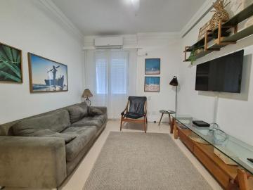 Apartamento mobiliado na quadra da praia no Leblon