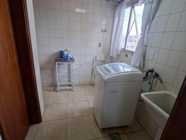 Apartamento mobiliado para venda e locação no Centro com 03 quartos, sendo 01 suíte, armários e 01 v