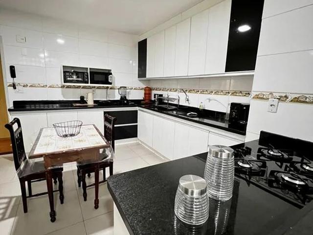 APARTAMENTO MOBILIAFDO TRÊS QUARTOS VISTA LIVRE PRÉDIO REFORMADO