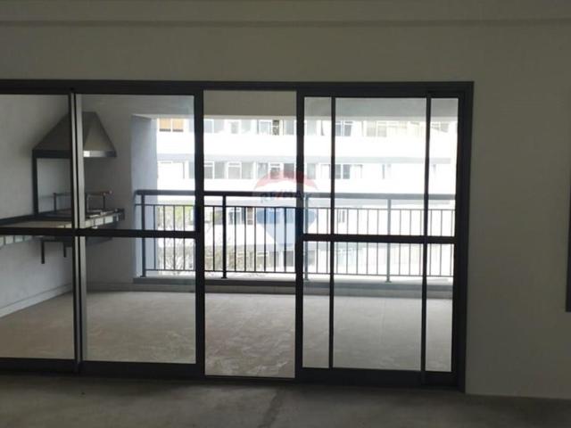 Apartamento Moderno na Mooca: Charme e Conforto!