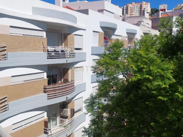 Apartamento Moderno na Ramada para Arrendamento