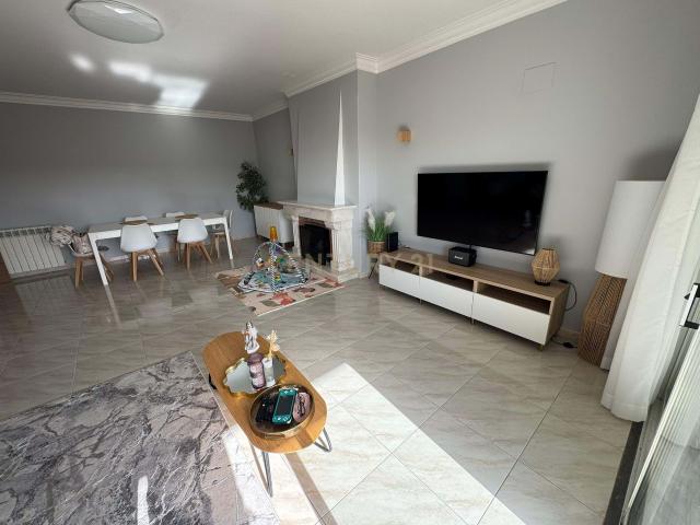Apartamento Moderno em Oeiras com Vista para a Cidade