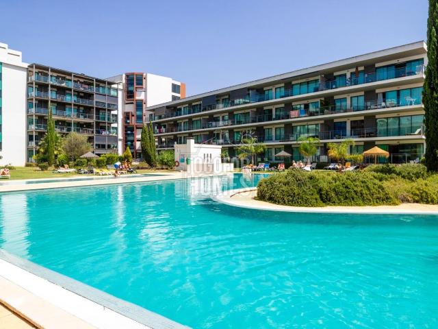 Apartamento moderno com 2 quartos, piscina e vistas para o j. 94m² Vilamoura