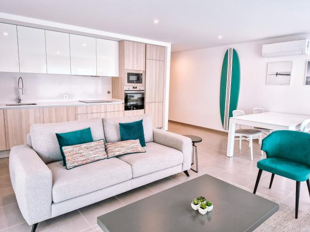 Apartamento moderno com 2 suites, piscina e vista mar no Sít. 144m² Nazaré