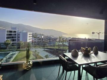 Apartamento Moderno com Vista Panorâmica em São Martinho, Funchal