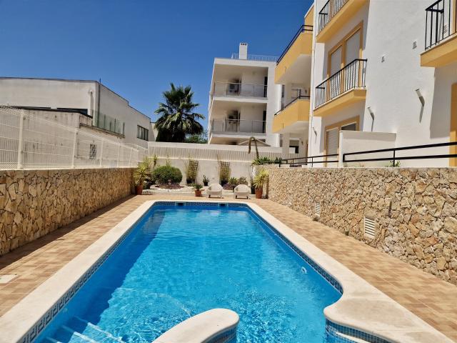 Apartamento Moderno Com Dois Quartos, Garagem E Acesso À Pis. 83m² Tavira Santiago