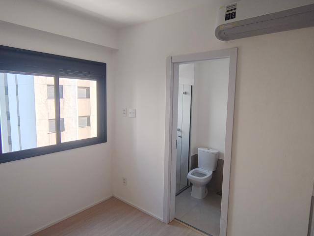Apartamento moderno com piscina no Jardim Tarraf II