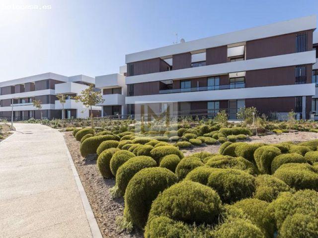 Apartamento moderno de 2 dormitorios con jardín privado, jacuzzi y vistas al mar