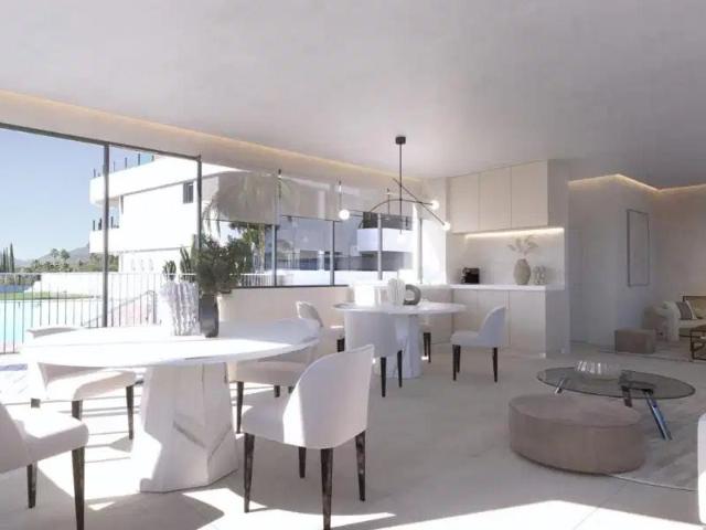 Apartamento moderno de 2 dormitorios y 2 baños en Marbella c. 134m² Marbella