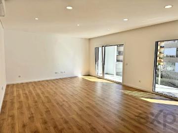Apartamento Moderno e Bem Equipado em Amora