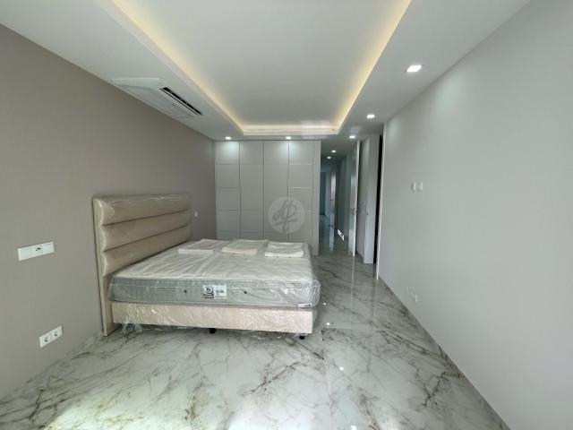 DUPLEX Apartamento Moderno e de Luxo com 3+1 Quartos e Piscina em Condomínio Privado Exclusivo – Em Construção! Para venda em Lagos Algarve!