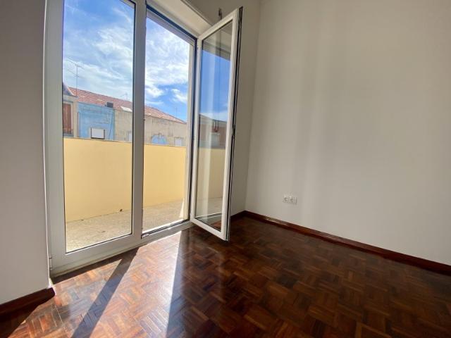 Apartamento muito central, com Aproveitamento de Sotão