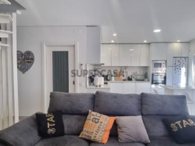 Apartamento muito recente T2 + 2, duplex com 2 parqueamentos