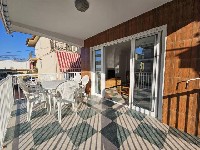 Apartamento muy cerca del mar con gran terraza larga estancia